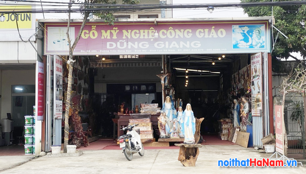Cửa hàng đồ gỗ mỹ nghệ công giáo Dũng Giang ở Bình Lục, Hà Nam